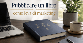 Pubblicare un libro come leva di marketing Libro professionale su scrivania ufficio, simbolo di pubblicare un libro come leva di marketing